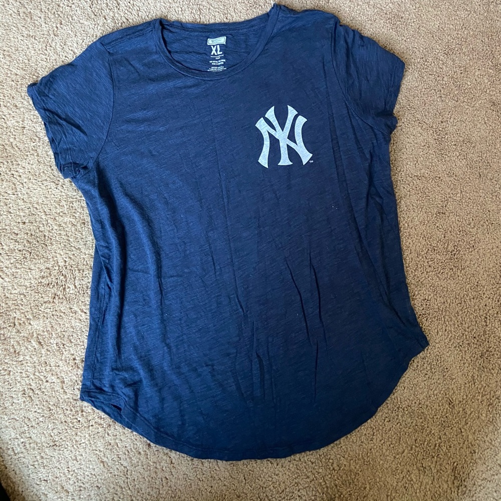 Tailgate Yankees Tee 💙🤍